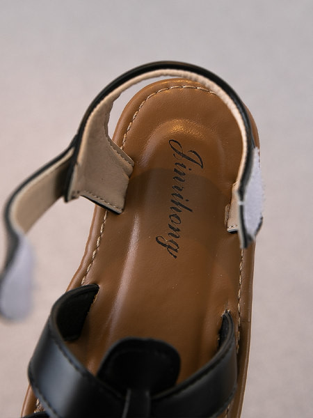 Jauns bērnu mākslīgās ādas sandaļu modelis ar velcro aizdari