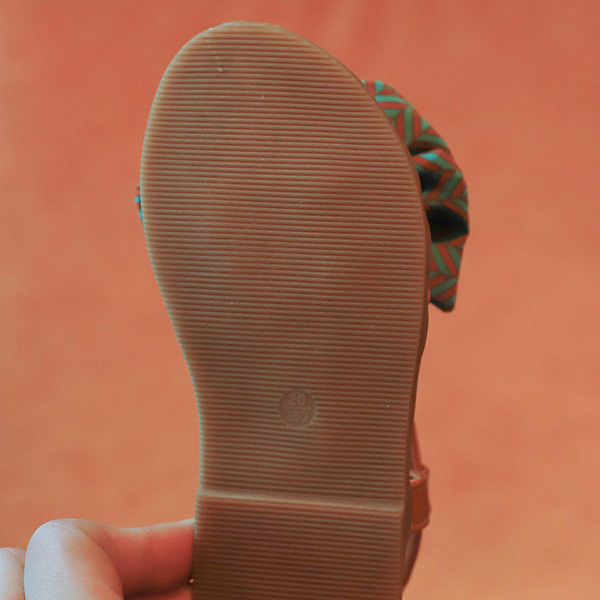 Детски сандали с каишки от еко кожа и текстилна панделка