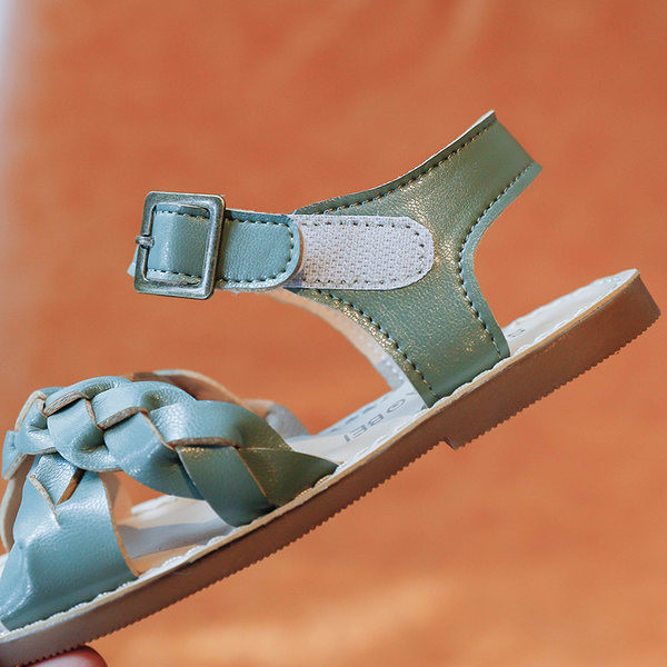 Детски сандали с преплетени каишки от еко кожа