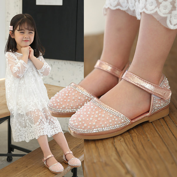 Пролетно-есенни затворени сандали с перли