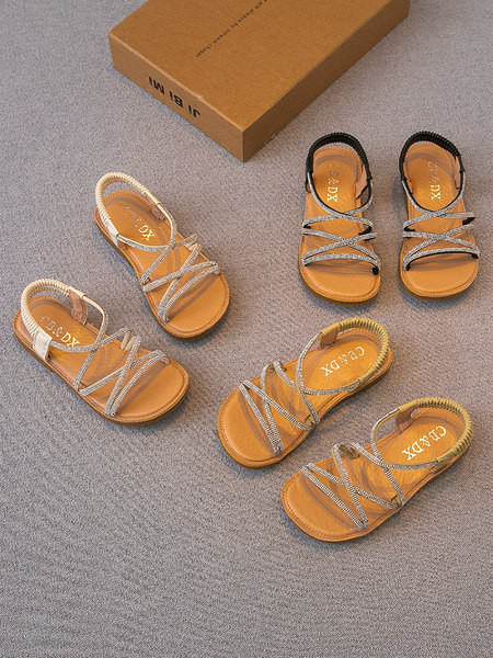 Нов модел детски сандали за момичета с камъни