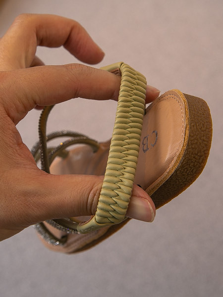 Нов модел детски сандали за момичета с камъни