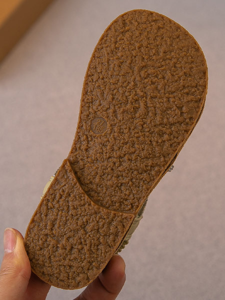 Нов модел детски сандали за момичета с камъни