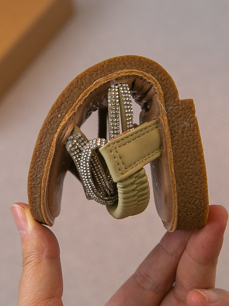 Нов модел детски сандали за момичета с камъни