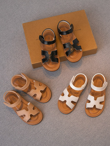 Нов модел детски сандали от еко кожа с лепенки