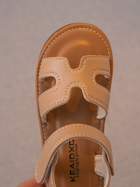 Нов модел детски сандали от еко кожа с лепенки