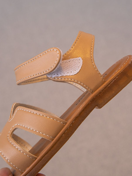Нов модел детски сандали от еко кожа с лепенки