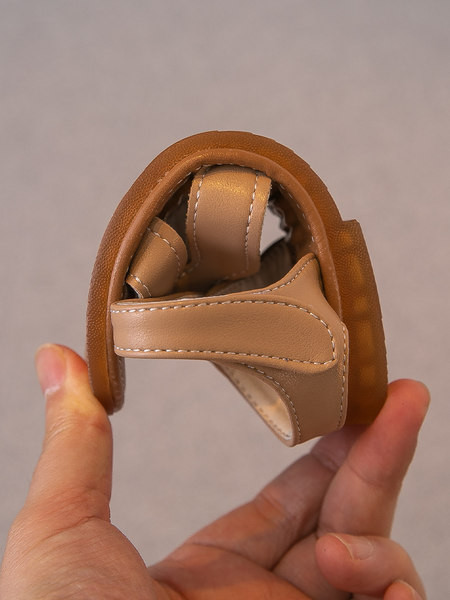 Нов модел детски сандали от еко кожа с лепенки