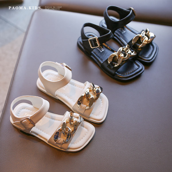 Детски квадратни сандали с метална верига 