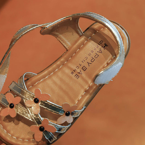 Детски златисти сандали с пеперуди