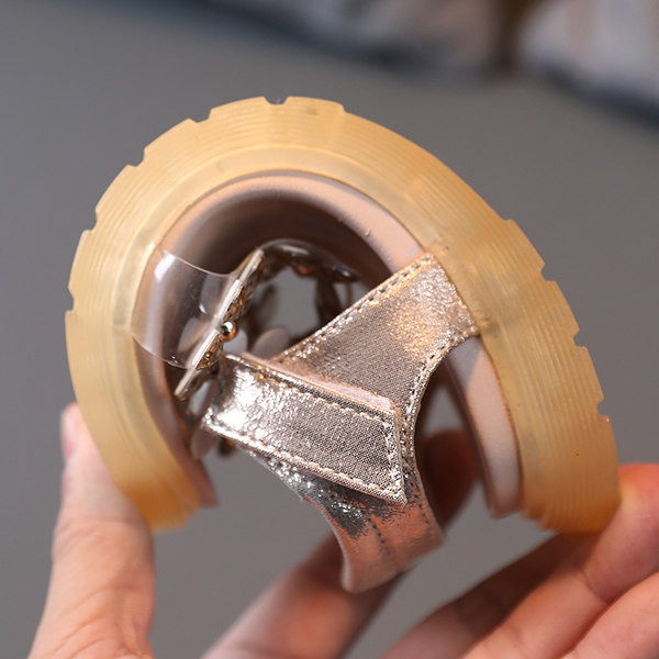 Модерни детски сандали с 3D цветя