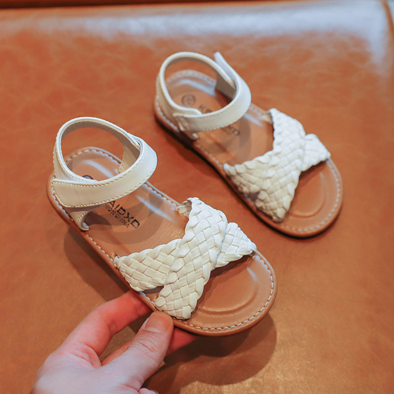 Детски сандали със сплетени каишки от еко кожа
