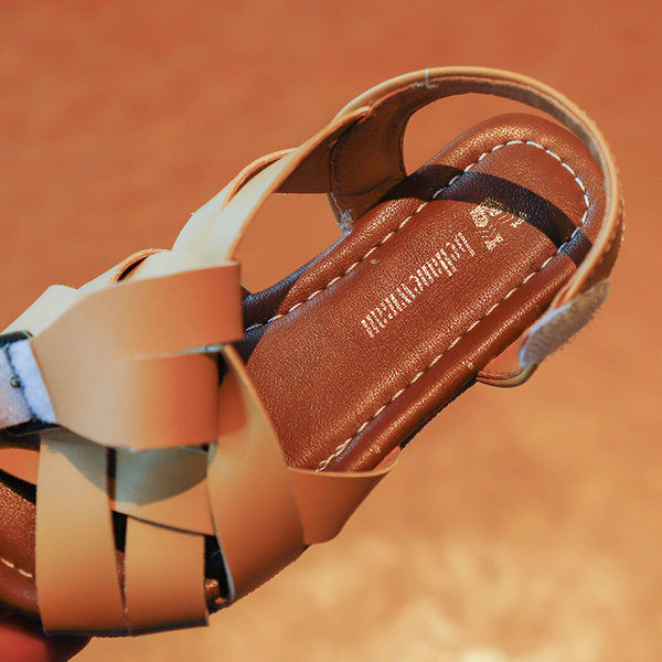 Детски сандали с кожени каишки и катарма