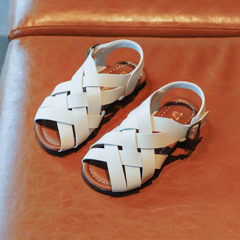 Детски сандали с кожени каишки и катарма