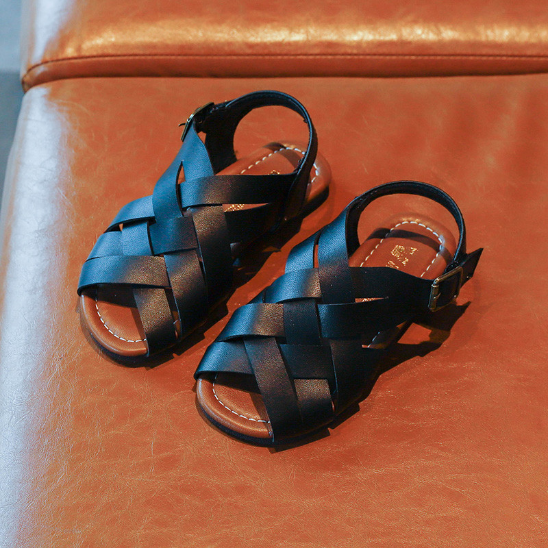 Детски сандали с кожени каишки и катарма