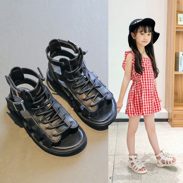 Детски кожени сандали с връзки в бял и черен цвят 