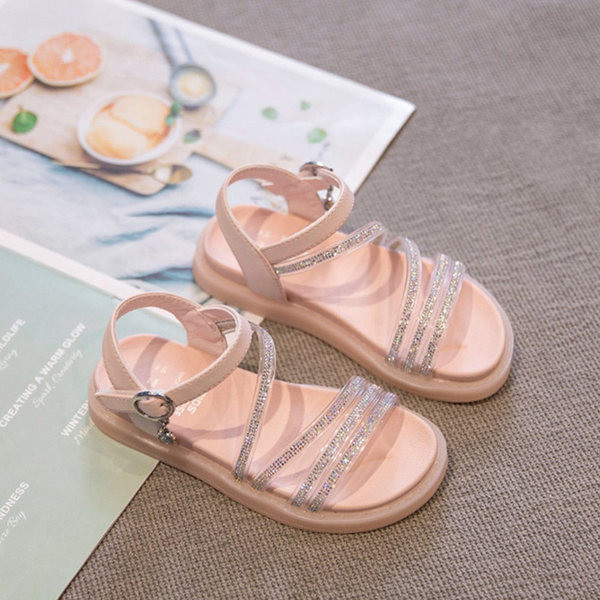 Детски сандали с каишки и катарама