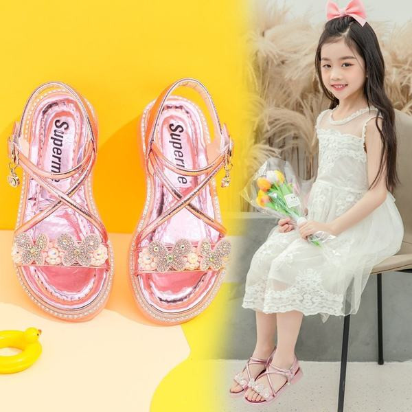 Актуални детски сандали за момичета от лъскава кожа и перли