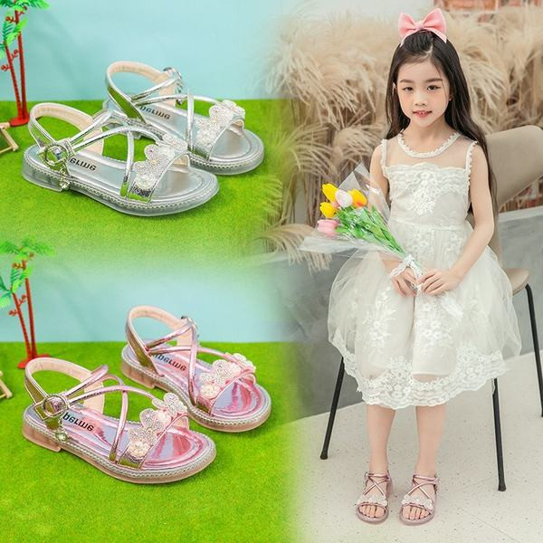 Актуални детски сандали за момичета от лъскава кожа и перли