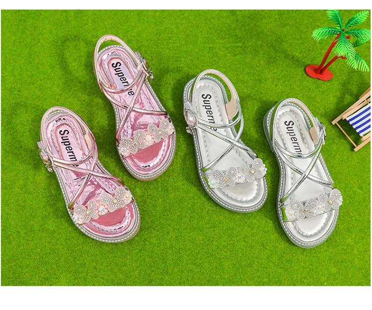 Актуални детски сандали за момичета от лъскава кожа и перли