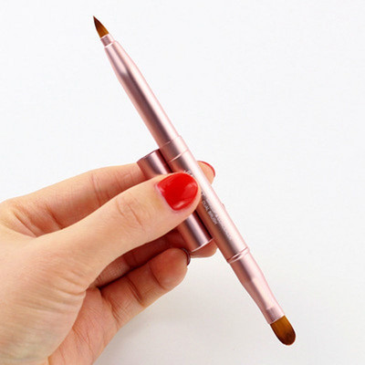 Четка за нанасяне на гланц или червило