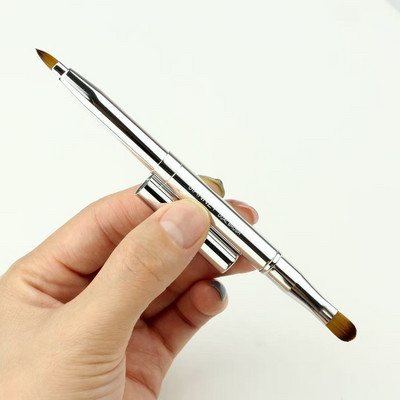 Четка за нанасяне на гланц или червило