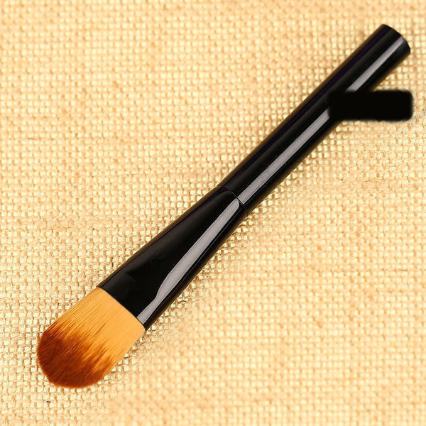 Преносима четка за нанасяне на фон дьо тен