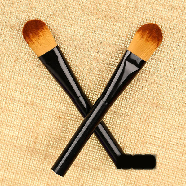 Преносима четка за нанасяне на фон дьо тен