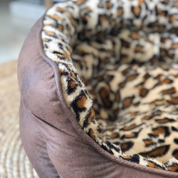 Βελούδινο κρεβάτι με μοτίβο λεοπάρδαλη κατάλληλο για σκύλους