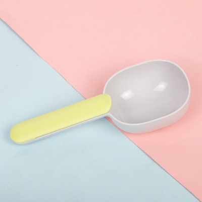 Lusikas koerte ja kasside toiduks