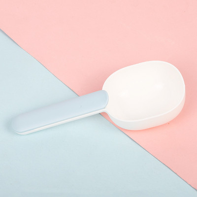 Lusikas koerte ja kasside toiduks