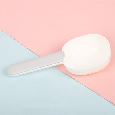 Lusikas koerte ja kasside toiduks