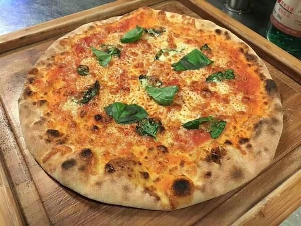 Picas lāpsta ar koka rokturi