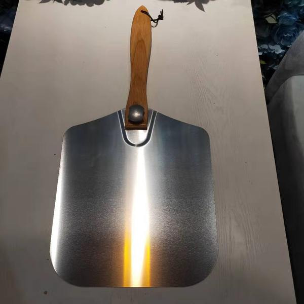 Picas lāpsta ar koka rokturi