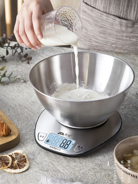 Elektroniskie virtuves svari ar bļodu