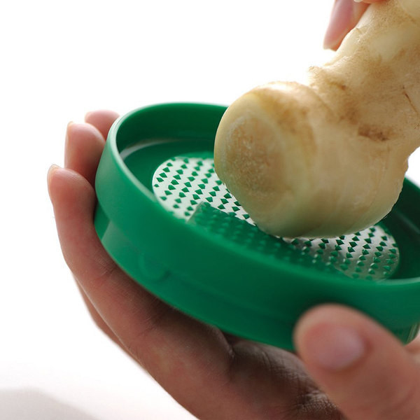 Pudele ar virtuves piederumiem 8 vienā