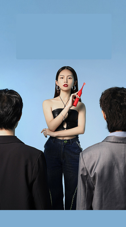 Elektriskā zobu birste ar 4 maināmiem uzgaļiem