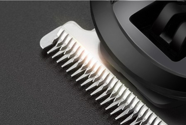 Κουρευτική μηχανή με πολλά εξαρτήματα