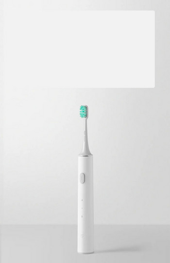 Електрическа четка за зъби в бял цвят 