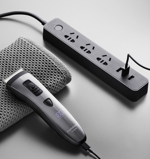 Ηλεκτρική κουρευτική μηχανή και οθόνη LED