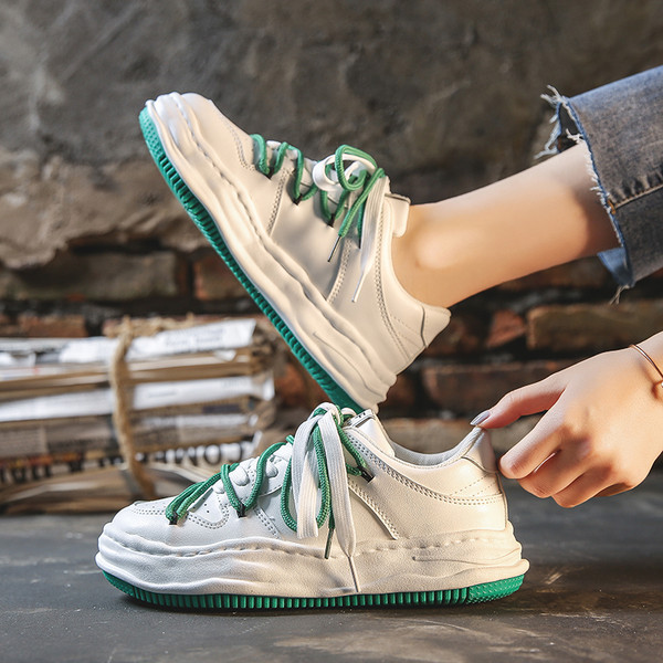 Sieviešu kedas ar krāsainām saitēm un plakanu zoli četrās krāsās