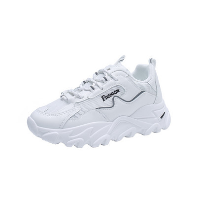 Sieviešu kedas ar raupju zoli un uzrakstu trīs krāsās