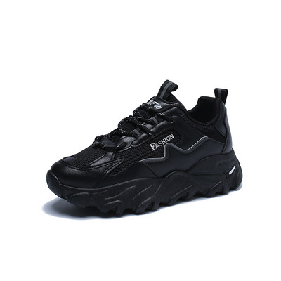 Sieviešu kedas ar raupju zoli un uzrakstu trīs krāsās