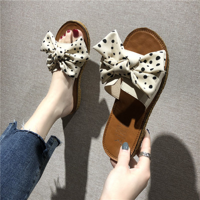 Jauns sieviešu čību modelis ar punktētu lentīti