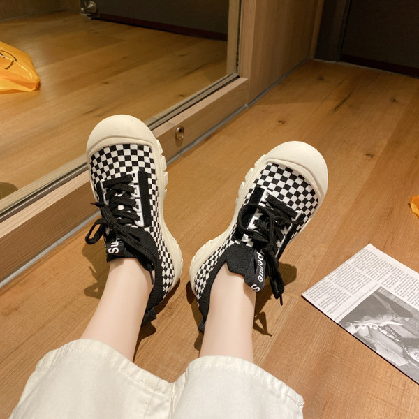 Jauns sieviešu kedu modelis četrās krāsās