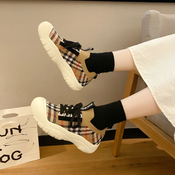 Jauns sieviešu kedu modelis četrās krāsās