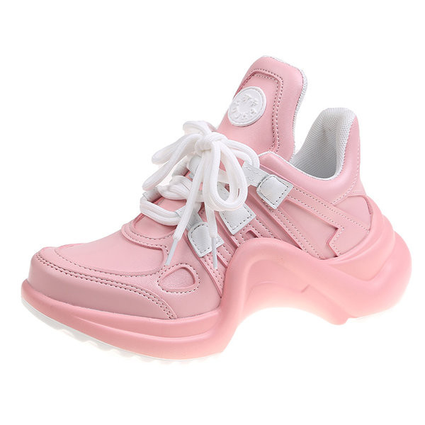 Sieviešu kedas ar augstu raupju zoli un mežģīnēm