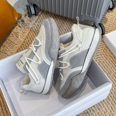 Γυναικεία αθλητικά πάνινα παπούτσια από οικολογικό σουέτ και υφάσματα