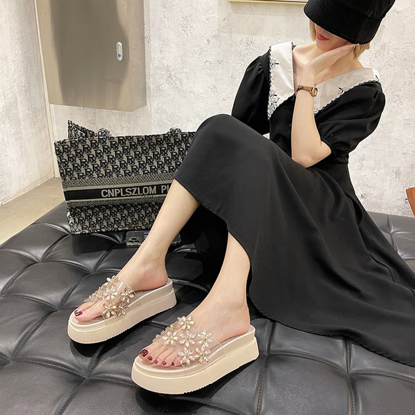 Modernas sieviešu čības ar 3D ziediem un 5 cm platformu