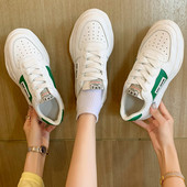 Sieviešu ikdienas kedas ar plakanām zolēm un mežģīnēm, kas piemērotas vasarai